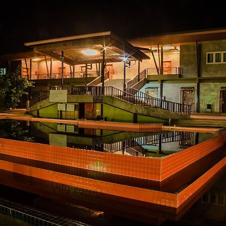 The Riverpool Resort And Spa Канчанабурі Екстер'єр фото